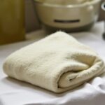 Linge qui déteint : le vinaigre blanc, solution miracle pour raviver les couleurs ? Notre avis complet